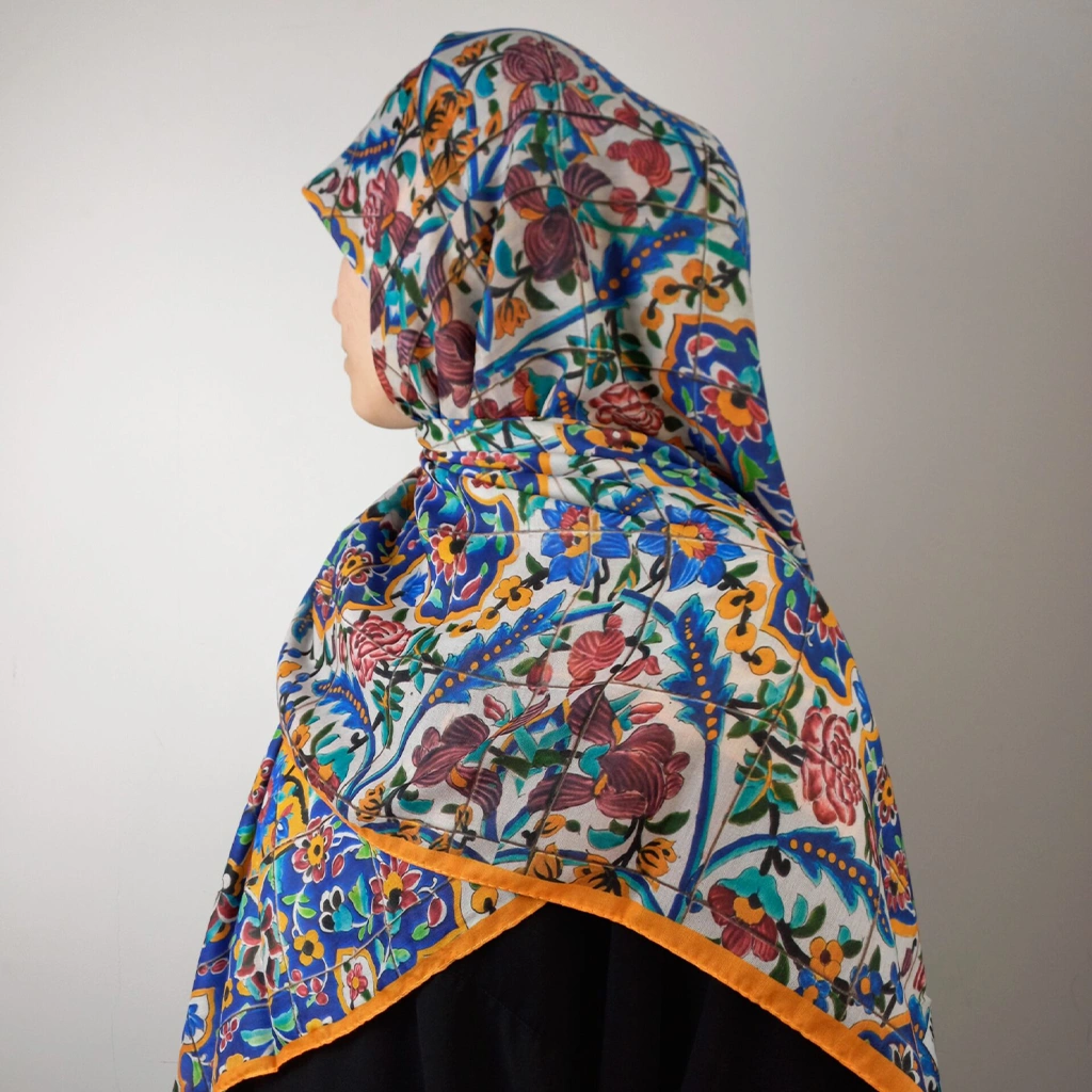 روسری نخی گلوریا طرح چِهل نقش